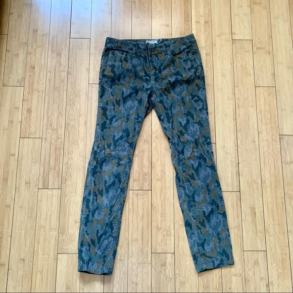 Free People Camouflage Corduroy Jeans Sz 31 - Picture 5 of 6